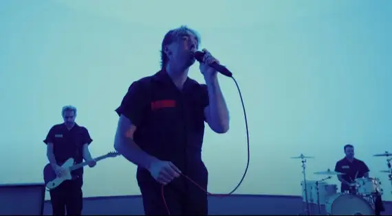 Assista ao novo clipe, "Butterflies", com a letra e a tradução!