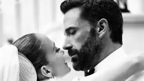 Jennifer Lopez e Ben Affleck estão legalmente solteiros após oficialização de divórcio