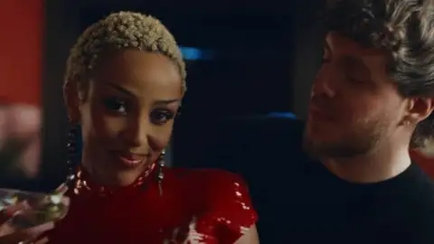 Jack Harlow e Doja Cat estão juntos em "Just Us". Veja o clipe com a letra!