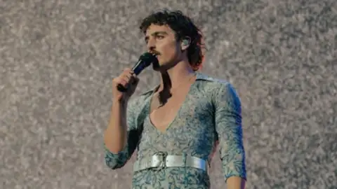 Benson Boone pede que haters tenham um "bom motivo" para odiá-lo: "Como devo melhorar lendo isso?"