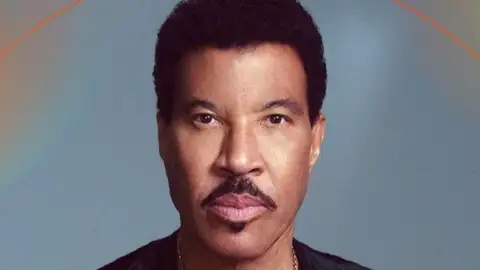 Lionel Richie vem ao Brasil para show no The Town 2025