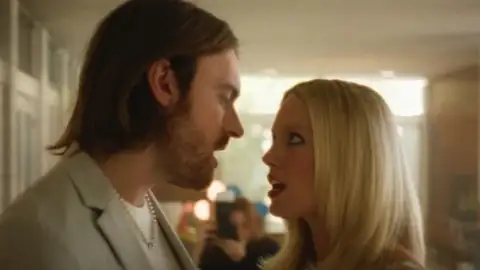 FINNEAS e Ashe lançam o projeto The Favors com o single "The Little Mess You Made". Ouça com a letra