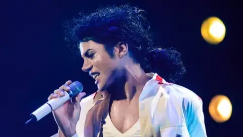 Lançamento de filme biográfico de Michael Jackson é adiado para 2026 devido a questões legais