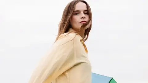 Gabrielle Aplin traz mensagem encorajadora no single "Start Again". Escute com letra e tradução