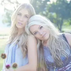 Maddie & Tae